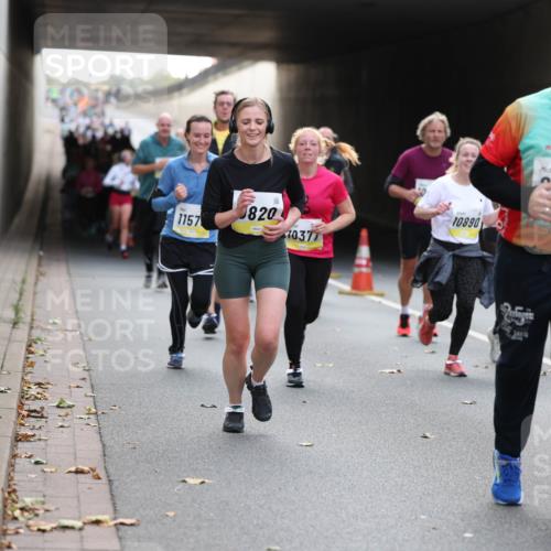05.10.2025 - 20. swb-Marathon Bremen Michael Strokosch http://msf.ph/oto/9206964 05.10.2025 10:52:22 Laufen 820, 1157, 10377, 10890, 359 meine-sportfotos.de