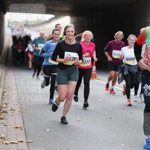 05.10.2025 - 20. swb-Marathon Bremen Michael Strokosch http://msf.ph/oto/9206966 05.10.2025 10:52:22 Laufen 20, 0377, 1022, 10890, 9359 meine-sportfotos.de