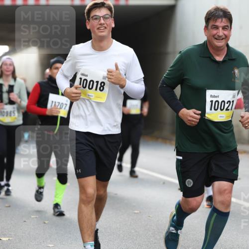 05.10.2025 - 20. swb-Marathon Bremen Michael Strokosch http://msf.ph/oto/9206967 05.10.2025 10:58:53 Laufen 10965, 11707, 10018, 10021, 8 meine-sportfotos.de