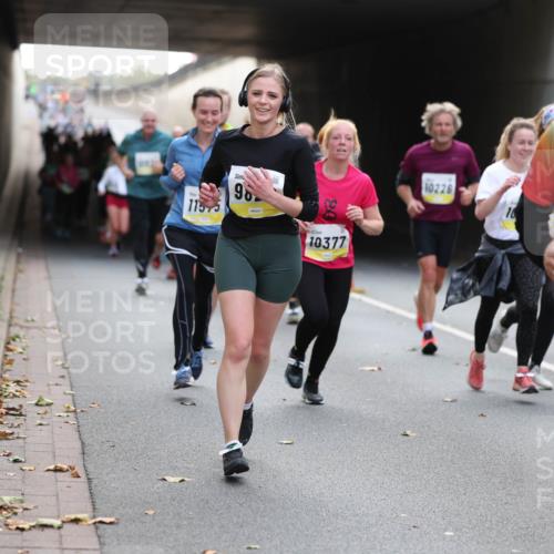 05.10.2025 - 20. swb-Marathon Bremen Michael Strokosch http://msf.ph/oto/9206968 05.10.2025 10:52:22 Laufen 115, 5, 98, 10377, 10226, 9359 meine-sportfotos.de