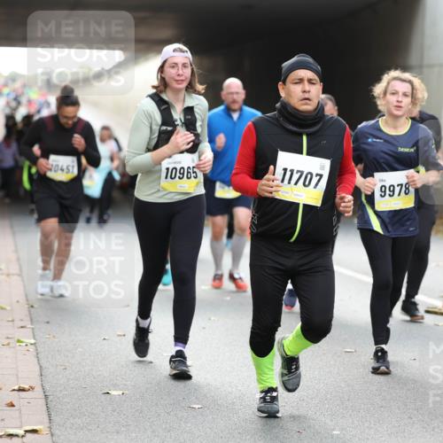 05.10.2025 - 20. swb-Marathon Bremen Michael Strokosch http://msf.ph/oto/9206973 05.10.2025 10:58:54 Laufen 0451, 10965, 11707, 9978 meine-sportfotos.de