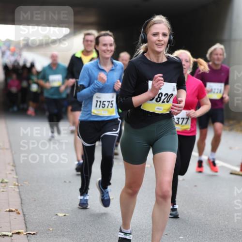 05.10.2025 - 20. swb-Marathon Bremen Michael Strokosch http://msf.ph/oto/9206976 05.10.2025 10:52:23 Laufen 11575, 820, 377, 1085 meine-sportfotos.de