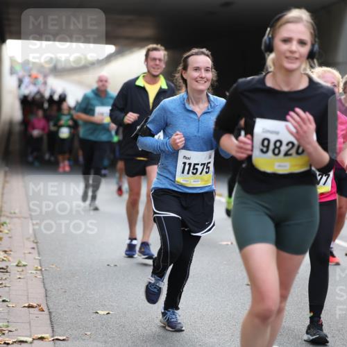 05.10.2025 - 20. swb-Marathon Bremen Michael Strokosch http://msf.ph/oto/9206977 05.10.2025 10:52:24 Laufen 11575, 9826, 26 meine-sportfotos.de