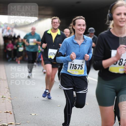 05.10.2025 - 20. swb-Marathon Bremen Michael Strokosch http://msf.ph/oto/9206979 05.10.2025 10:52:24 Laufen 1174, 11575, 02353, 826 meine-sportfotos.de