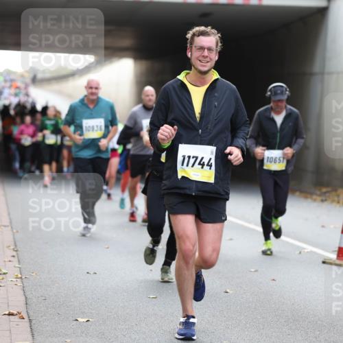 05.10.2025 - 20. swb-Marathon Bremen Michael Strokosch http://msf.ph/oto/9206984 05.10.2025 10:52:25 Laufen 10936, 10651, 11744 meine-sportfotos.de