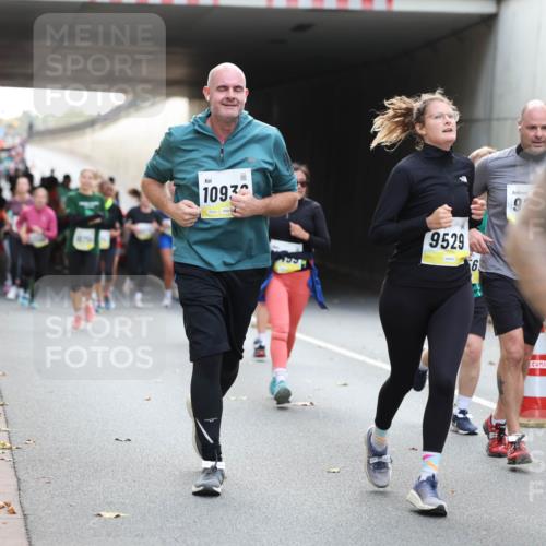 05.10.2025 - 20. swb-Marathon Bremen Michael Strokosch http://msf.ph/oto/9206995 05.10.2025 10:52:27 Laufen 1093, 9529, 6 meine-sportfotos.de