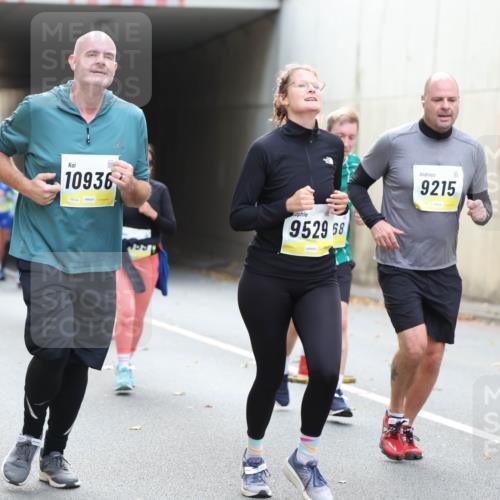 05.10.2025 - 20. swb-Marathon Bremen Michael Strokosch http://msf.ph/oto/9207001 05.10.2025 10:52:28 Laufen 10936, 9529, 68, 9215, 10 meine-sportfotos.de