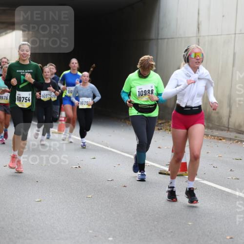 05.10.2025 - 20. swb-Marathon Bremen Michael Strokosch http://msf.ph/oto/9207007 05.10.2025 10:52:31 Laufen 10127, 9576, 10408, 10754, 1097535, 110, 1039, 10988, 00 meine-sportfotos.de