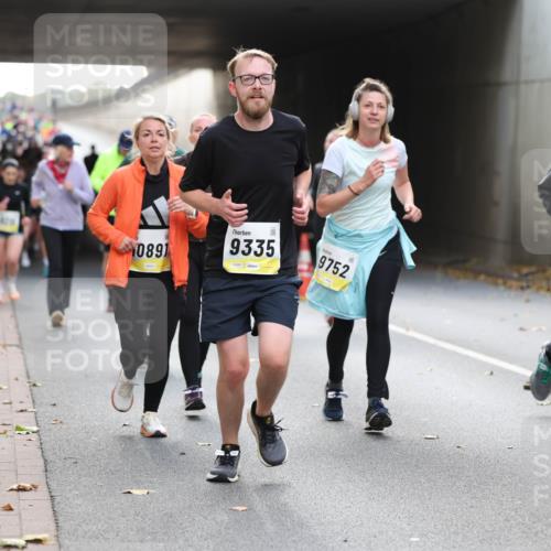 05.10.2025 - 20. swb-Marathon Bremen Michael Strokosch http://msf.ph/oto/9207009 05.10.2025 10:59:01 Laufen 0891, 9335, 9752, 11542, 1052 meine-sportfotos.de