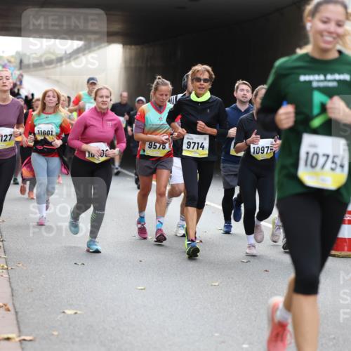 05.10.2025 - 20. swb-Marathon Bremen Michael Strokosch http://msf.ph/oto/9207023 05.10.2025 10:52:33 Laufen 127, 11601, 9576, 9714, 10975, 10754 meine-sportfotos.de