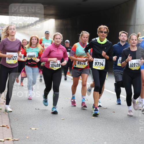 05.10.2025 - 20. swb-Marathon Bremen Michael Strokosch http://msf.ph/oto/9207029 05.10.2025 10:52:34 Laufen 0127, 11601, 10408, 9576, 9714, 10975, 27, 0395 meine-sportfotos.de