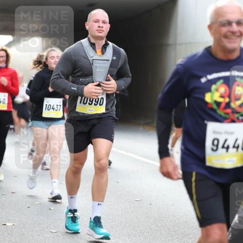 05.10.2025 - 20. swb-Marathon Bremen Michael Strokosch http://msf.ph/oto/9207049 05.10.2025 10:59:11 Laufen 11540, 10437, 0990, 9440, 15 meine-sportfotos.de