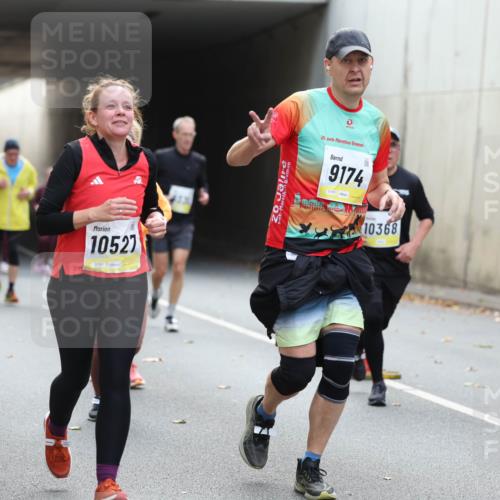 05.10.2025 - 20. swb-Marathon Bremen Michael Strokosch http://msf.ph/oto/9207054 05.10.2025 10:52:38 Laufen 10527, 02593, 2, 02, 20, 9174, 10368 meine-sportfotos.de