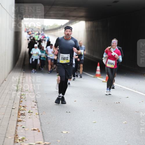 05.10.2025 - 20. swb-Marathon Bremen Michael Strokosch http://msf.ph/oto/9207081 05.10.2025 10:52:46 Laufen 11612, 10084, 105 meine-sportfotos.de