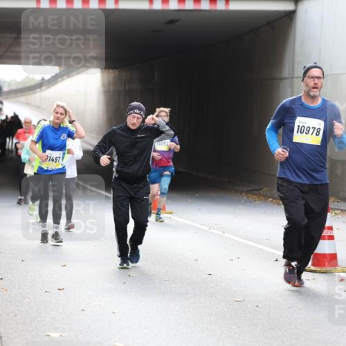 05.10.2025 - 20. swb-Marathon Bremen Michael Strokosch http://msf.ph/oto/9207099 05.10.2025 10:59:22 Laufen 1497, 11092, 10978 meine-sportfotos.de