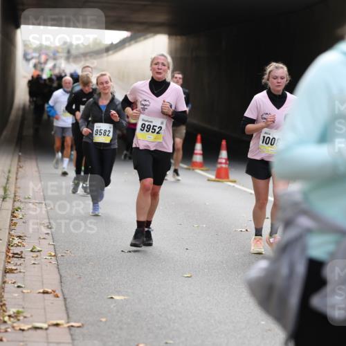 05.10.2025 - 20. swb-Marathon Bremen Michael Strokosch http://msf.ph/oto/9207131 05.10.2025 10:52:56 Laufen 9582, 9952, 1008, 26 meine-sportfotos.de