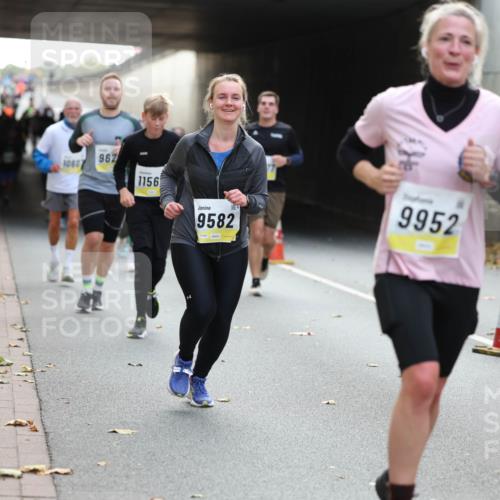 05.10.2025 - 20. swb-Marathon Bremen Michael Strokosch http://msf.ph/oto/9207142 05.10.2025 10:52:58 Laufen 962, 1060, 1156, 9582, 9952 meine-sportfotos.de