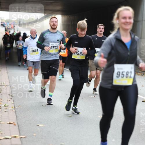 05.10.2025 - 20. swb-Marathon Bremen Michael Strokosch http://msf.ph/oto/9207149 05.10.2025 10:53:00 Laufen 10607, 9622, 979, 156, 05, 9582 meine-sportfotos.de