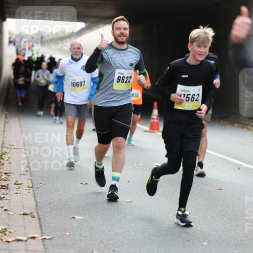 05.10.2025 - 20. swb-Marathon Bremen Michael Strokosch http://msf.ph/oto/9207152 05.10.2025 10:53:00 Laufen 10607, 9622, 2979, 1562 meine-sportfotos.de