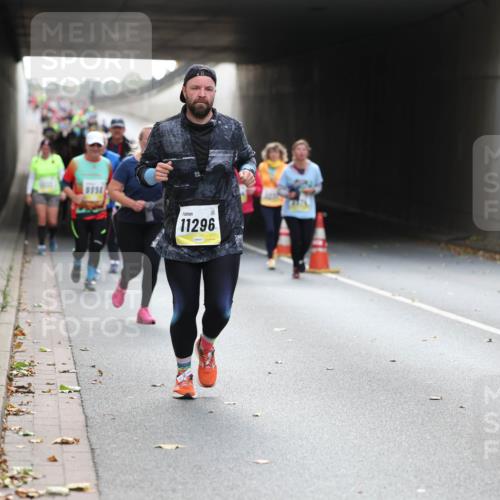 05.10.2025 - 20. swb-Marathon Bremen Michael Strokosch http://msf.ph/oto/9207163 05.10.2025 10:59:35 Laufen 9951, 11296, 95 meine-sportfotos.de