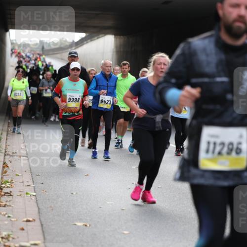 05.10.2025 - 20. swb-Marathon Bremen Michael Strokosch http://msf.ph/oto/9207168 05.10.2025 10:59:37 Laufen 11233, 9998, 05, 9423, 11296 meine-sportfotos.de