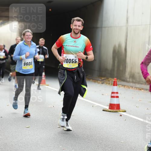 05.10.2025 - 20. swb-Marathon Bremen Michael Strokosch http://msf.ph/oto/9207182 05.10.2025 10:53:05 Laufen 9608, 20, 10055, 10049 meine-sportfotos.de