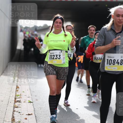 05.10.2025 - 20. swb-Marathon Bremen Michael Strokosch http://msf.ph/oto/9207206 05.10.2025 10:59:47 Laufen 1008, 11233, 79, 9228, 10848, 10374 meine-sportfotos.de