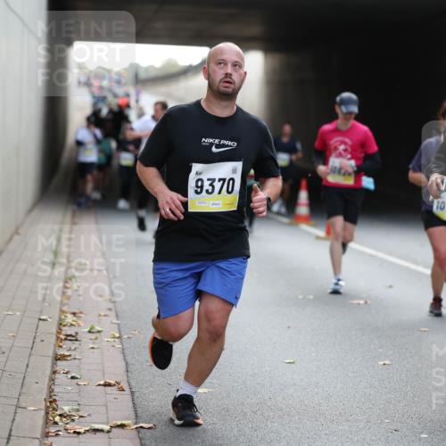 05.10.2025 - 20. swb-Marathon Bremen Michael Strokosch http://msf.ph/oto/9207211 05.10.2025 10:53:11 Laufen 9370, 02570, 104, 10513 meine-sportfotos.de