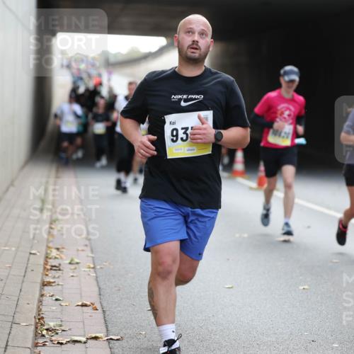 05.10.2025 - 20. swb-Marathon Bremen Michael Strokosch http://msf.ph/oto/9207213 05.10.2025 10:53:11 Laufen 93, 02570, 10401, 5 meine-sportfotos.de
