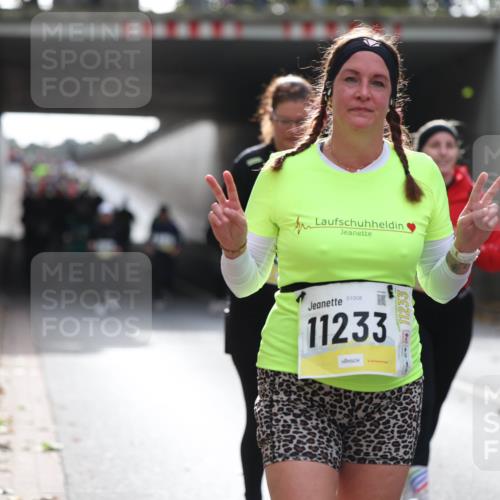 05.10.2025 - 20. swb-Marathon Bremen Michael Strokosch http://msf.ph/oto/9207216 05.10.2025 10:59:49 Laufen 01008, 11233, 11233 meine-sportfotos.de