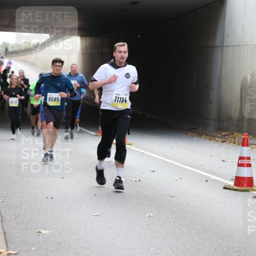 05.10.2025 - 20. swb-Marathon Bremen Michael Strokosch http://msf.ph/oto/9207221 05.10.2025 10:53:14 Laufen 8542, 8585, 11184 meine-sportfotos.de