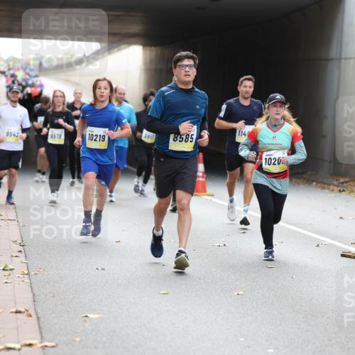 05.10.2025 - 20. swb-Marathon Bremen Michael Strokosch http://msf.ph/oto/9207230 05.10.2025 10:53:16 Laufen 9542, 9518, 3913, 8585, 10219, 1145, 1020 meine-sportfotos.de