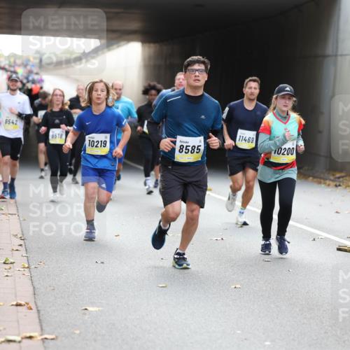 05.10.2025 - 20. swb-Marathon Bremen Michael Strokosch http://msf.ph/oto/9207232 05.10.2025 10:53:16 Laufen 9542, 8585, 11469, 9518, 10219, 0200 meine-sportfotos.de