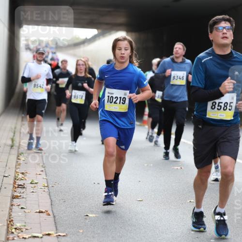 05.10.2025 - 20. swb-Marathon Bremen Michael Strokosch http://msf.ph/oto/9207237 05.10.2025 10:53:17 Laufen 9542, 9518, 10219, 9346, 8585, 2, 10200 meine-sportfotos.de