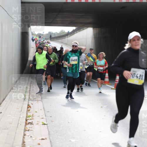 05.10.2025 - 20. swb-Marathon Bremen Michael Strokosch http://msf.ph/oto/9207241 05.10.2025 10:59:57 Laufen 11468, 70, 10990, 0438, 99 meine-sportfotos.de