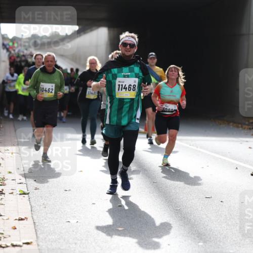 05.10.2025 - 20. swb-Marathon Bremen Michael Strokosch http://msf.ph/oto/9207250 05.10.2025 10:59:59 Laufen 10462, 11485, 11468, 1000 meine-sportfotos.de