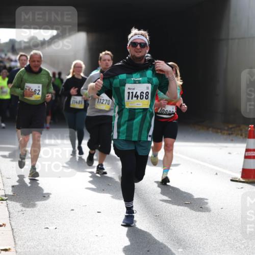 05.10.2025 - 20. swb-Marathon Bremen Michael Strokosch http://msf.ph/oto/9207255 05.10.2025 11:00:00 Laufen 62, 11485, 11270, 11468, 10900 meine-sportfotos.de