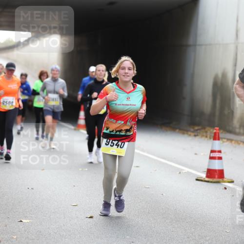 05.10.2025 - 20. swb-Marathon Bremen Michael Strokosch http://msf.ph/oto/9207263 05.10.2025 10:53:25 Laufen 9508, 20, 9540, 10357 meine-sportfotos.de