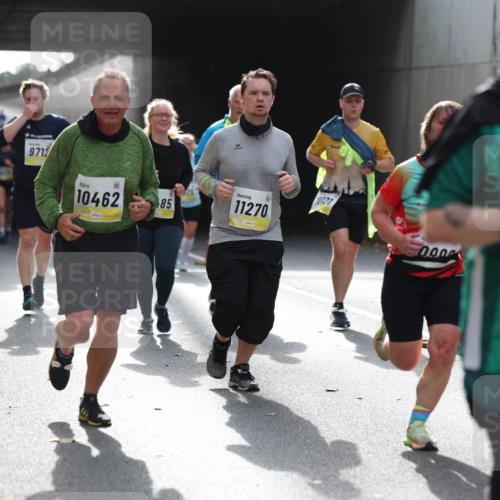 05.10.2025 - 20. swb-Marathon Bremen Michael Strokosch http://msf.ph/oto/9207266 05.10.2025 11:00:01 Laufen 7422, 971, 10462, 85, 5, 11270, 10101, 0000, 11, 68 meine-sportfotos.de