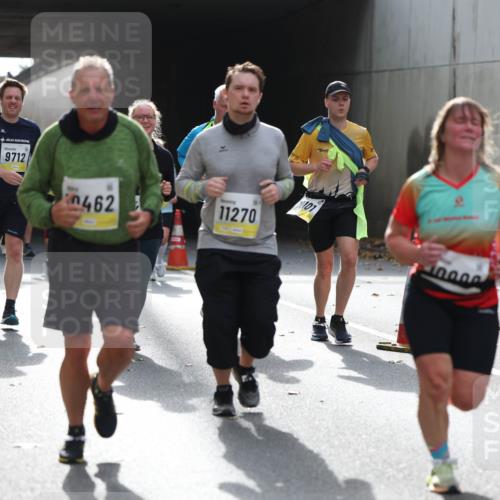 05.10.2025 - 20. swb-Marathon Bremen Michael Strokosch http://msf.ph/oto/9207268 05.10.2025 11:00:02 Laufen 11433, 10912, 9712, 10101, 11270, 0462 meine-sportfotos.de