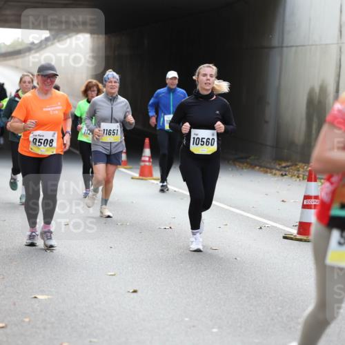05.10.2025 - 20. swb-Marathon Bremen Michael Strokosch http://msf.ph/oto/9207271 05.10.2025 10:53:27 Laufen 0594, 9508, 112, 11651, 10560, 9544 meine-sportfotos.de