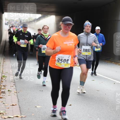 05.10.2025 - 20. swb-Marathon Bremen Michael Strokosch http://msf.ph/oto/9207279 05.10.2025 10:53:28 Laufen 0594, 101, 9508, 11651, 10560 meine-sportfotos.de