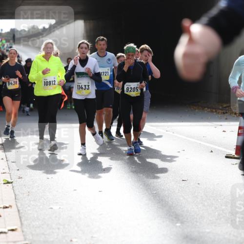 05.10.2025 - 20. swb-Marathon Bremen Michael Strokosch http://msf.ph/oto/9207282 05.10.2025 11:00:06 Laufen 9438, 10912, 11433, 1721, 10, 9205 meine-sportfotos.de