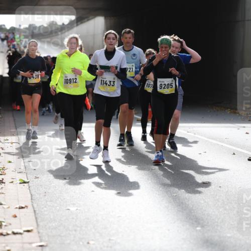 05.10.2025 - 20. swb-Marathon Bremen Michael Strokosch http://msf.ph/oto/9207285 05.10.2025 11:00:07 Laufen 721, 438, 10912, 11433, 107, 9205 meine-sportfotos.de