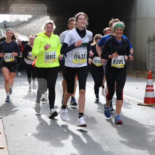 05.10.2025 - 20. swb-Marathon Bremen Michael Strokosch http://msf.ph/oto/9207289 05.10.2025 11:00:08 Laufen 9438, 10912, 11433, 10769, 9205 meine-sportfotos.de