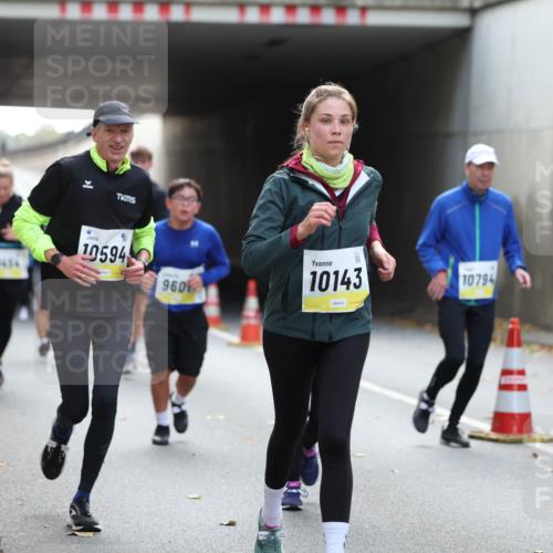 05.10.2025 - 20. swb-Marathon Bremen Michael Strokosch http://msf.ph/oto/9207290 05.10.2025 10:53:30 Laufen 10594, 960, 10143, 10794 meine-sportfotos.de