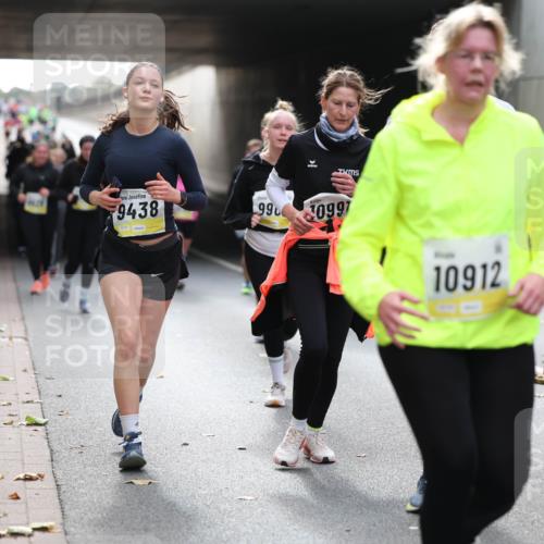 05.10.2025 - 20. swb-Marathon Bremen Michael Strokosch http://msf.ph/oto/9207298 05.10.2025 11:00:10 Laufen 9438, 99, 0997, 10912, 107 meine-sportfotos.de