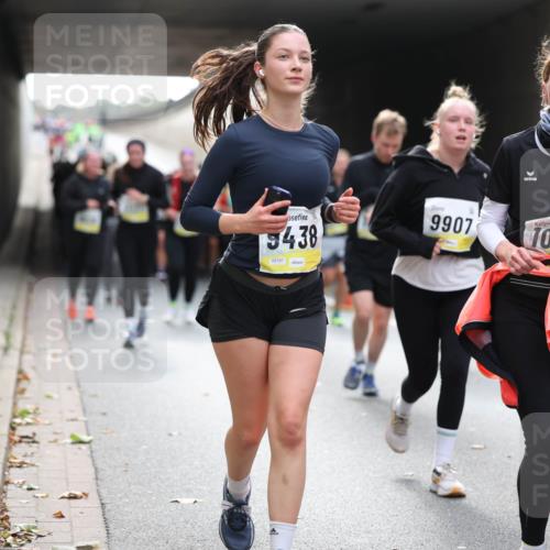 05.10.2025 - 20. swb-Marathon Bremen Michael Strokosch http://msf.ph/oto/9207302 05.10.2025 11:00:11 Laufen 9438, 02197, 9907, 1099 meine-sportfotos.de