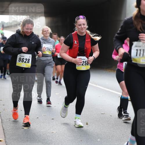 05.10.2025 - 20. swb-Marathon Bremen Michael Strokosch http://msf.ph/oto/9207323 05.10.2025 11:00:16 Laufen 9628, 747, 258, 11131, 10 meine-sportfotos.de