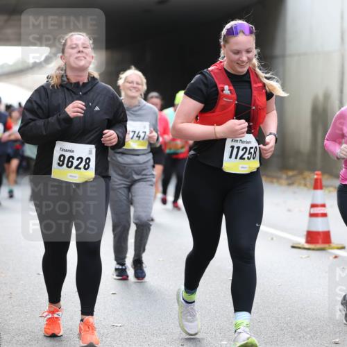 05.10.2025 - 20. swb-Marathon Bremen Michael Strokosch http://msf.ph/oto/9207328 05.10.2025 11:00:17 Laufen 9628, 747, 11258, 10168 meine-sportfotos.de